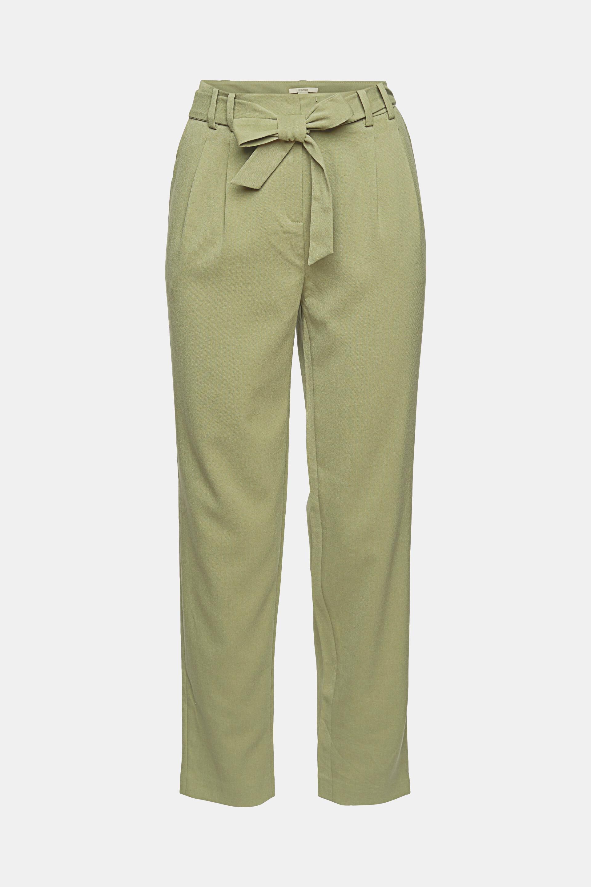 Chinos with a high-rise waistband and a belt